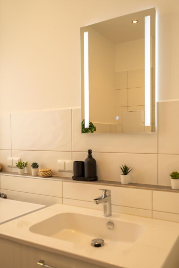 Maremar - Design Apartment - Luxus Boxspringbett - Zentral - Kueche - Arbeitsplatz - Highspeed Wlan Gera Exteriör bild